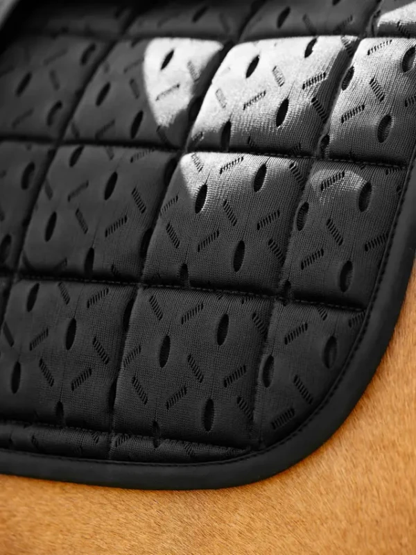 it06928_product_3dmeshselfcoolejsquare_black_02.webp