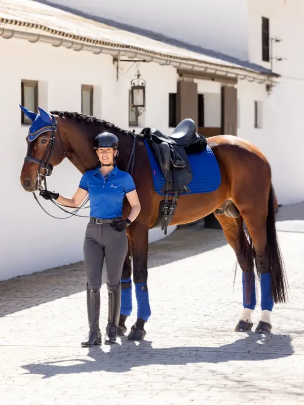 it01282_lifestyle_suededressagesquare_benettonblue_8_copy.webp