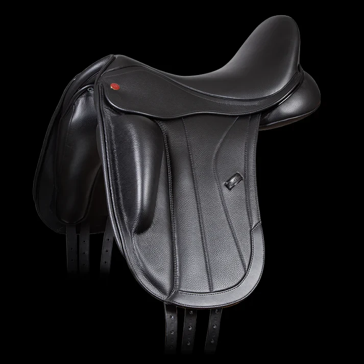 5606-km-comp-dressage-black-bg.webp