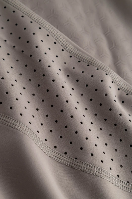 CG715_716_07.webp