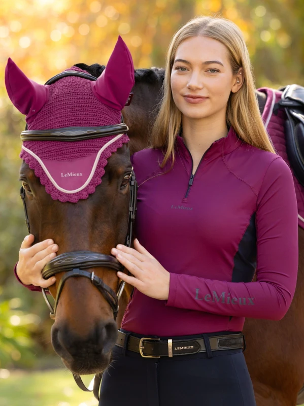 it09249_lifestyle_classiquebaselayer_blackberry_01.jpg