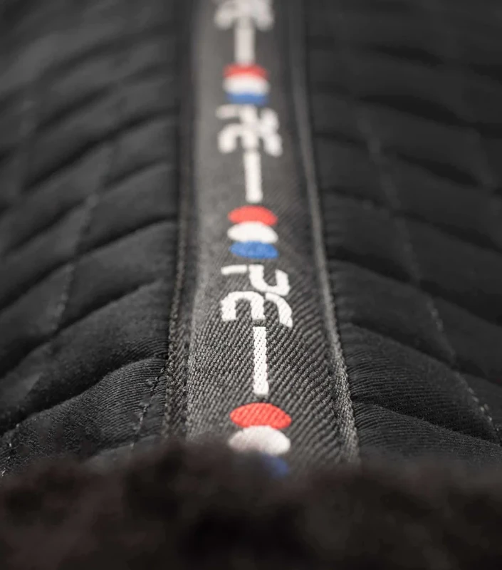 Czaprak VSskokowy wycięty z wełną owczą Premier Equine 5.webp