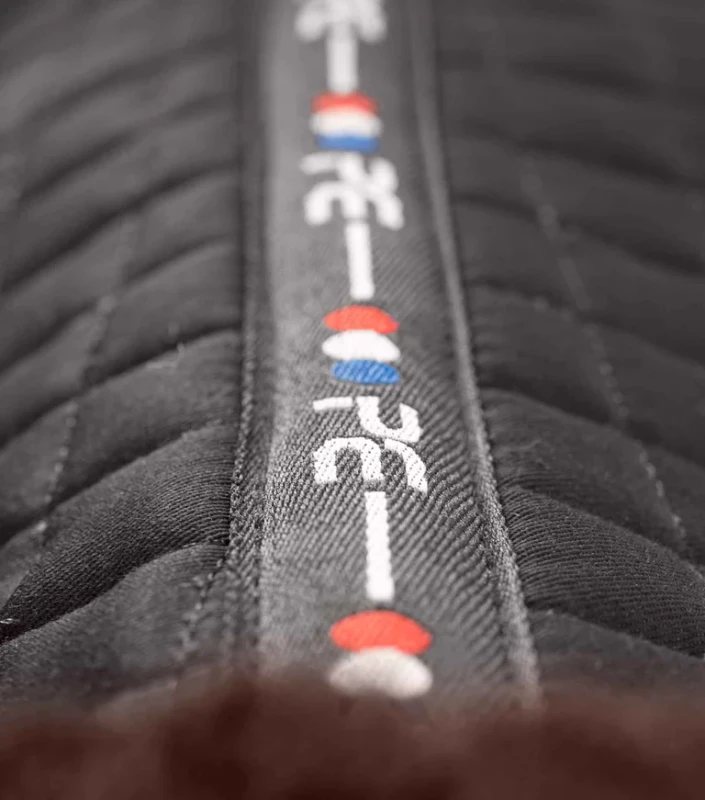 Czaprak VSskokowy wycięty z wełną owczą Premier Equine 11.webp