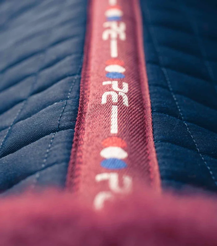 Czaprak VSskokowy wycięty z wełną owczą Premier Equine 17.webp