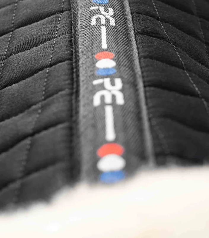 Czaprak VSskokowy wycięty z wełną owczą Premier Equine 23.webp