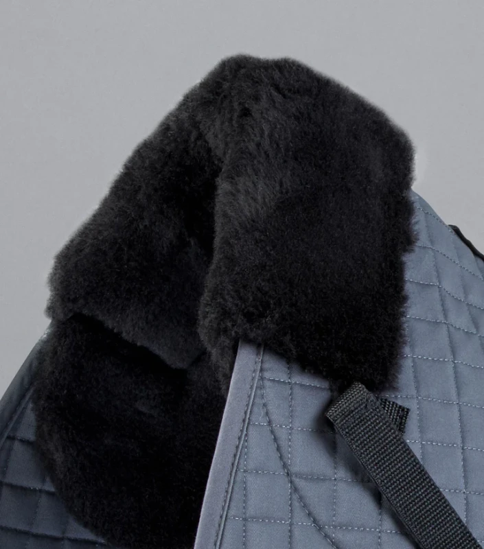 Czaprak VSskokowy wycięty z wełną owczą Premier Equine 31.webp