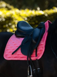Czaprak ujeżdżeniowy "Velvet Monogram Scarlet pink" PS of Sweden