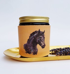 Świeca zapachowa z motywem końskim - kolor naturalny 